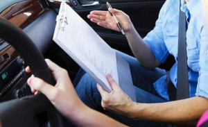 Ξαναρχίζουν οι  εξετάσεις οδήγησης  με αυστηρά μέτρα