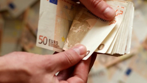 Εργαζόμενοι που παίρνουν <br> επίδομα 800 ευρώ <br> για τον Ιούνιο