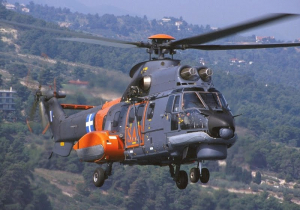 Ελικόπτερο super Puma <br> πάει να σώσει <br> ανθρώπους στην Κέρκυρα