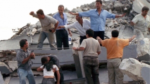 Είκοσι χρόνια πριν <br> Ο μεγάλος σεισμός <br> της Αθήνας
