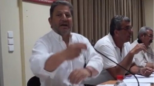Ο δήμαρχος επιτέθηκε <br> σε δημοσιογράφο <br> στη συνεδρίαση (βίντεο)