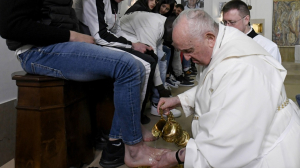 Ο Πάπας Φραγκίσκος <br> έπλυνε τα πόδια <br> 12 φυλακισμένων