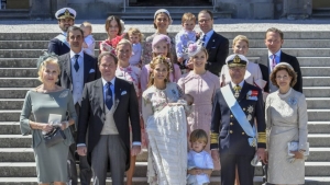 Ο βασιλιάς της  Σουηδίας ''αποκαθήλωσε''  τα εγγόνια του