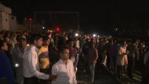 Εκτροχιάστηκε <br> τραίνο στην Ινδία <br> Δεκάδες νεκροί