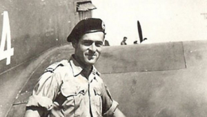 Πέθανε 102 ετών ο <br> ήρωας πιλότος Τσαρλς <br> Βίβιαν Χάουαρντ