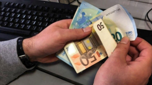 Επίδομα 534 ευρώ <br> και τον Μάρτιο σε <br> εργαζόμενους κλειστών