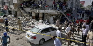 7 νεκροί και δεκάδες <br> τραυματίες από βόμβα <br> σε μαντράσα