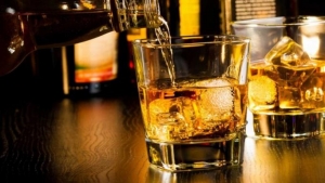 Λιγότερο αλκοόλ από <br> τους Ευρωπαίους <br> πίνουν οι Έλληνες