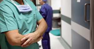 Η ΕΙΝΑΠ καταγγέλλει <br> ιατρική αποψίλωση στα <br> νοσοκομεία της Αττικής