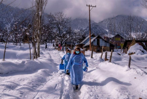 Γιατροί περπατούν <br> στα Ιμαλάια για <br> να εμβολιάσουν κόσμο