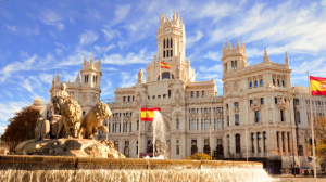 Η Ισπανία προτείνει  βεντάλιες στους  δημοσίους υπαλλήλους!