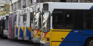Πολύ επικίνδυνος <br> συνωστισμός στα <br> αστικά λεωφορεία
