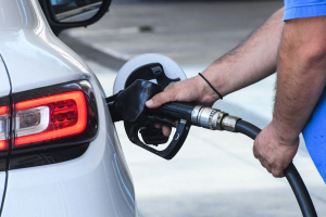 Στα ύψη πάλι οι  τιμές της βενζίνης  Πάει για 2 ευρώ