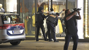 Τρόμος στη Βιέννη <br> 6 νεκροί 15 τραυματίες <br> στις 6 επιθέσεις