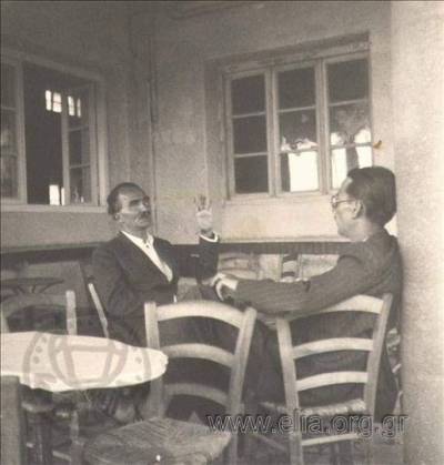 Ο Νίκος Καζαντζάκης <br> τρώει στο &#039;&#039; Μαριδάκι&#039;&#039; <br> το 1933 (εικόνα)