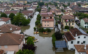 14 νεκροί και Βιβλική <br> καταστροφή στην Ιταλία <br> Υπερχείλισαν ρέματα