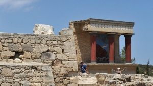 587 ελληνικά  μνημεία στο  Υπεραμείο