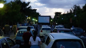 Γέμισε το drive in <br> σινεμά του <br> δήμου Χαιδαρίου