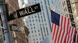 Άνοδος στη <br> Wall Street παρά <br> το εκλογικό θρίλερ