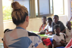 Η Ελληνίδα δασκάλα που <br> διδάσκει στα παιδάκια <br> της Γκάνας (εικόνες)