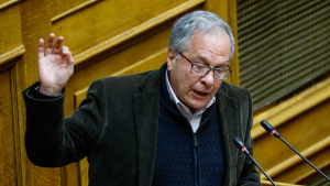 Αγοραία χειρονομία από <br> βουλευτή του ΣΥΡΙΖΑ <br> Απεβλήθη από την αίθουσα