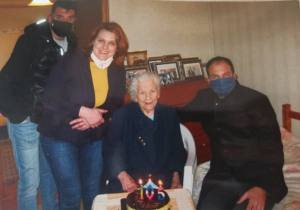 Η γιαγιά 105 ετών <br> που λέει <br> μαντινάδες (video)