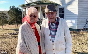 Πέθανε ένα λεπτό <br> μετά τον συζυγό της <br> Ζούσαν 70 χρόνια μαζί!