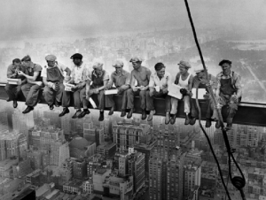 Γεύμα εργατών στον <br> 70ο όροφο ουρανοξύστη <br> το 1930 (video)