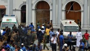 Εκατοντάδες νεκροί από <br> εκρήξεις σε εκκλησίες <br> και ξενοδοχεία