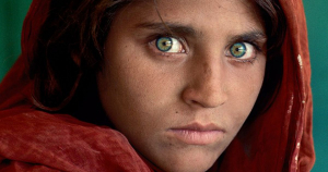 H θρυλική Αφγανή <br> με τα σμαραγδένια <br> μάτια (εικόνες)