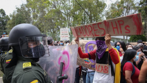 Δεκάδες νεκροί πολίτες <br> σε αιματηρές διαδηλώσεις <br> στην Κολομβία