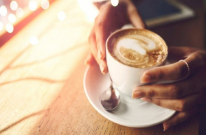Σενάρια για μείωση  του ΦΠΑ στον καφέ  που θα σερβίρεται