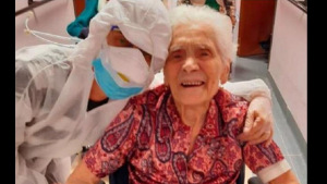 Νίκησε τον ιό <br> μια γιαγιά 104 <br> ετών! (εικόνα)