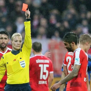 Παραδειγματική τιμωρία <br> σε Τούρκο παίκτη που <br> έβρισε γυναίκα διαιτητή