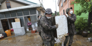 21 νεκροί και 11 <br> αγνοούμενοι από <br> καταιγίδες στη Ν. Κορέα