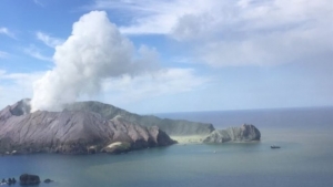 Έκρηξη ηφαιστείου <br> με πέντε νεκρούς <br> και πολλούς τραυματίες