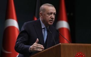 Politico: Ο Ερντογάν <br> σχεδιάζει πολέμους για <br> να μείνει στην εξουσία
