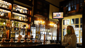 Βρετανική έρευνα σοκ <br> 3 στα 4 μπαρ και <br> εστιατόρια θα κλείσουν