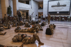 Αδιανόητο! Ο Στρατός <br> κοιμάται μέσα στο <br> Καπιτώλιο (εικόνες)