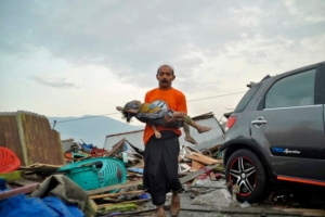 Εκατοντάδες νεκροί <br> από το τσουνάμι <br> στην Ινδονησία