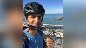 20χρονος Έλληνας φοιτητής <br> γύρισε από τη Σκωτία <br> με ποδήλατο λόγω του ιού